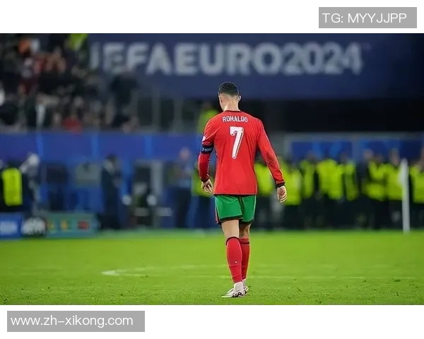 C罗社交媒体分享回归葡萄牙国家队照片帅气戴墨镜引发球迷热议