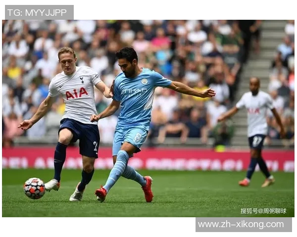 利兹联球迷两度向热刺球员投掷物品或将遭遇高额罚款 利兹联球迷两度向热刺球员投掷物品或将遭遇高额罚款