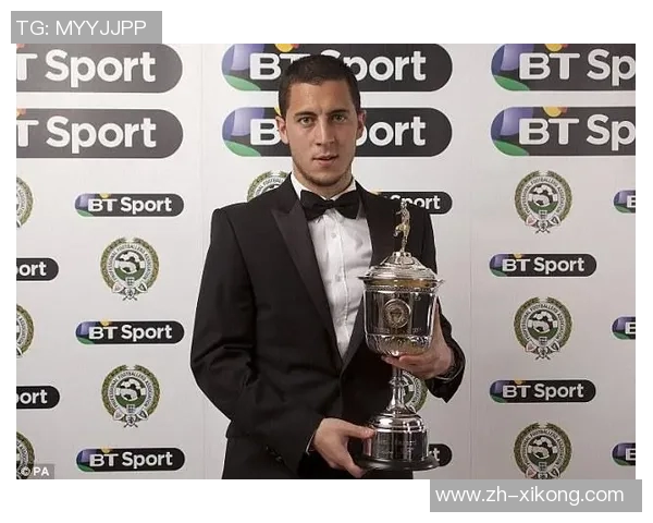 帕尔默荣获PFA年度最佳球员奖杯照片曝光引发热议