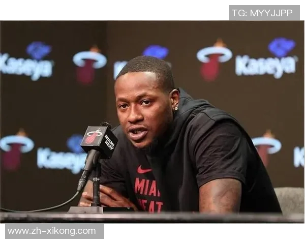 罗齐尔出庭时手铐脚镣加身穿着黄蜂队连帽衫引发关注 罗齐尔出庭时手铐脚镣加身穿着黄蜂队连帽衫引发关注