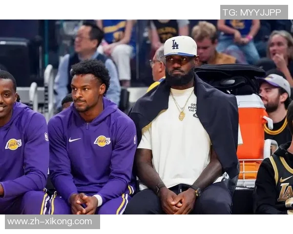 詹姆斯分享个人赛季首秀照片里夫斯和蒂耶罗热评表现精彩